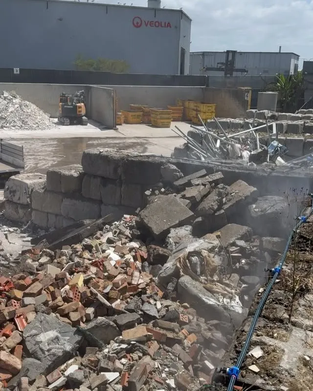 Site and misting-pipe works at the Banksmeadow recycling plant